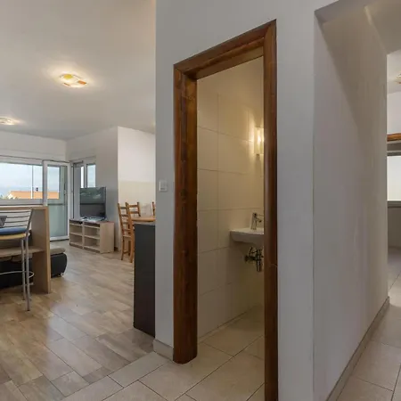 Apartman 2 Bedroom Stunning Apartment In Njivice Njivice