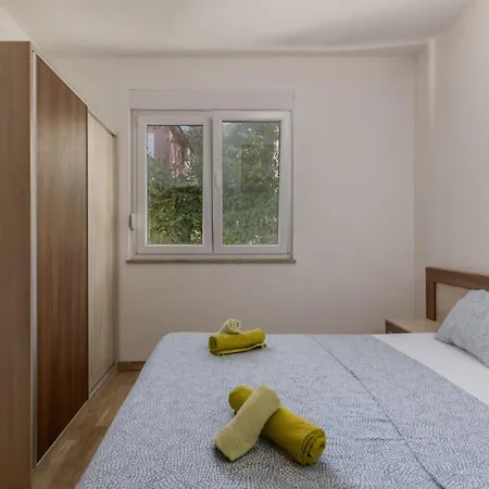 2 Bedroom Stunning Apartment In Njivice *