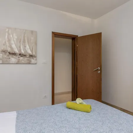 Apartman 2 Bedroom Stunning Apartment In Njivice Njivice