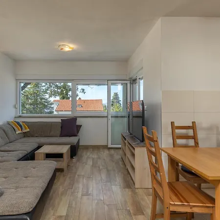 2 Bedroom Stunning Apartment In Njivice * Njivice