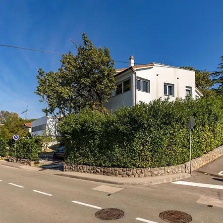 2 Bedroom Stunning Apartment In Njivice Njivice