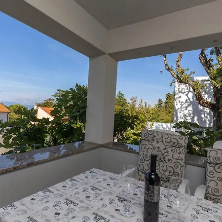 Apartamento 2 Bedroom Stunning Apartment In Njivice